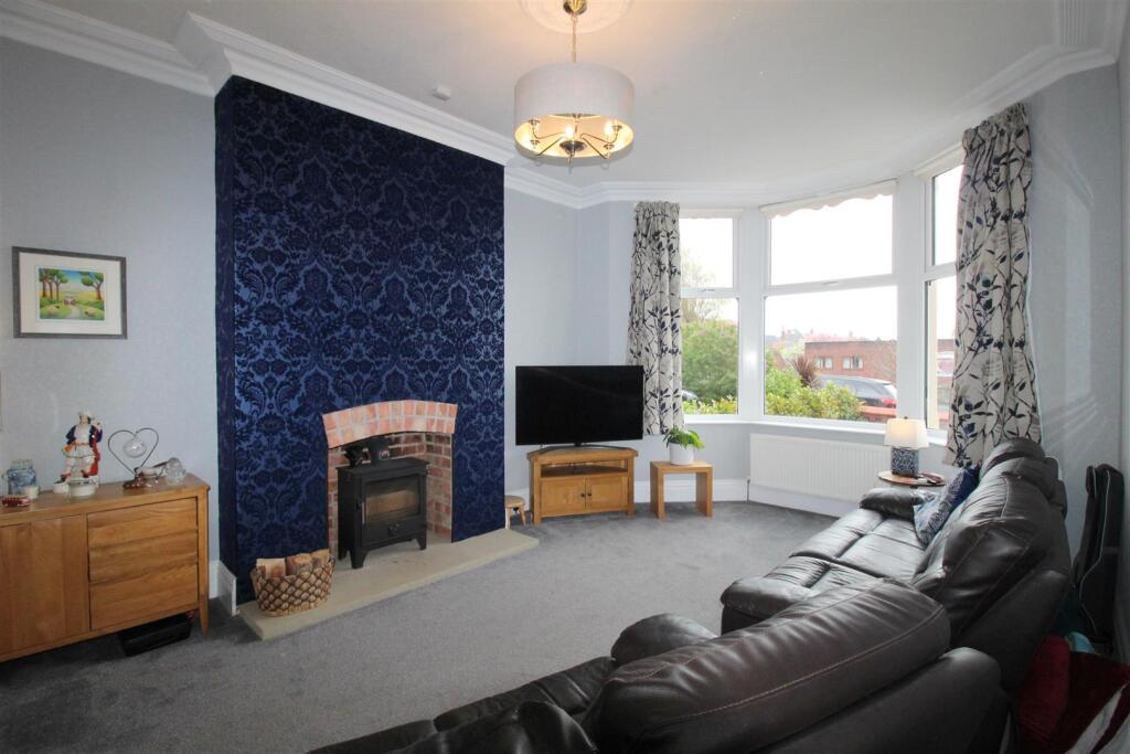 St Leonards Road West, Lounge.JPG