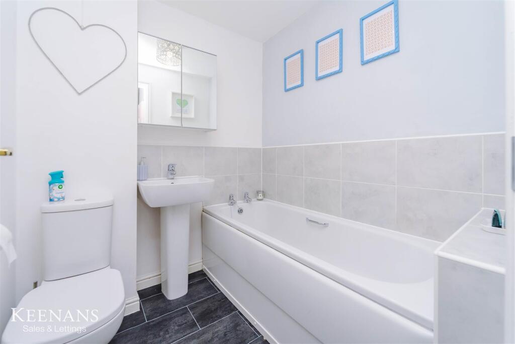 Halls Close, Radcliffe