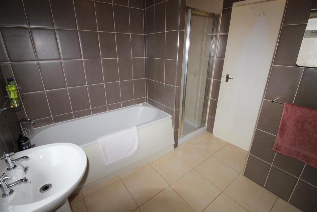 Filey Rd, bathroom 2.JPG