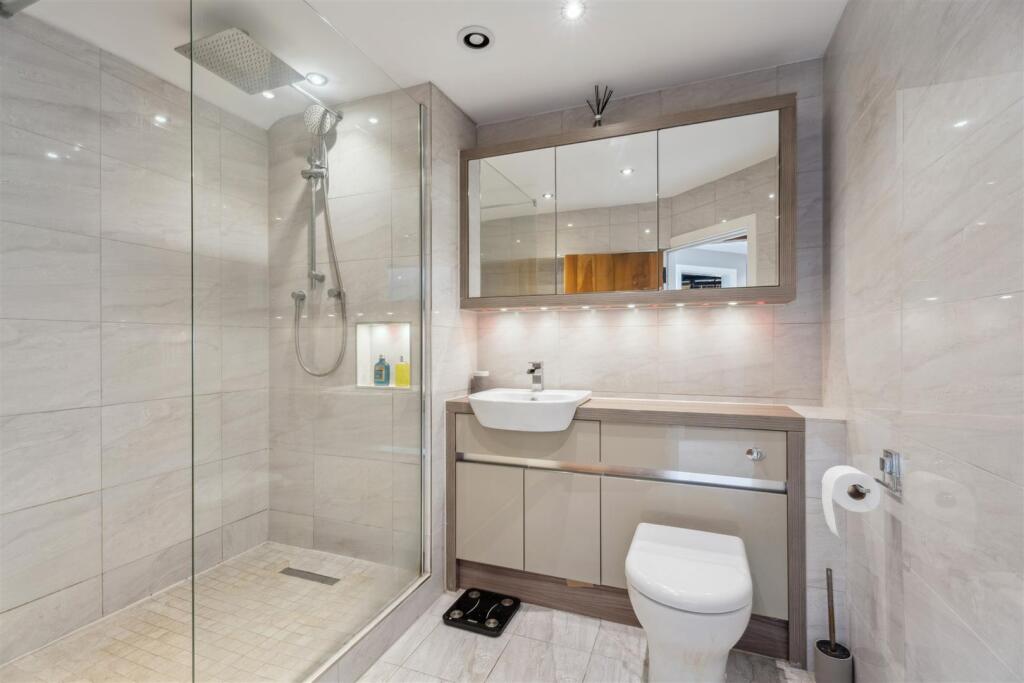 Master Ensuite