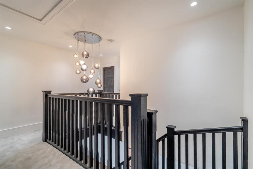8628166-interior48.jpg