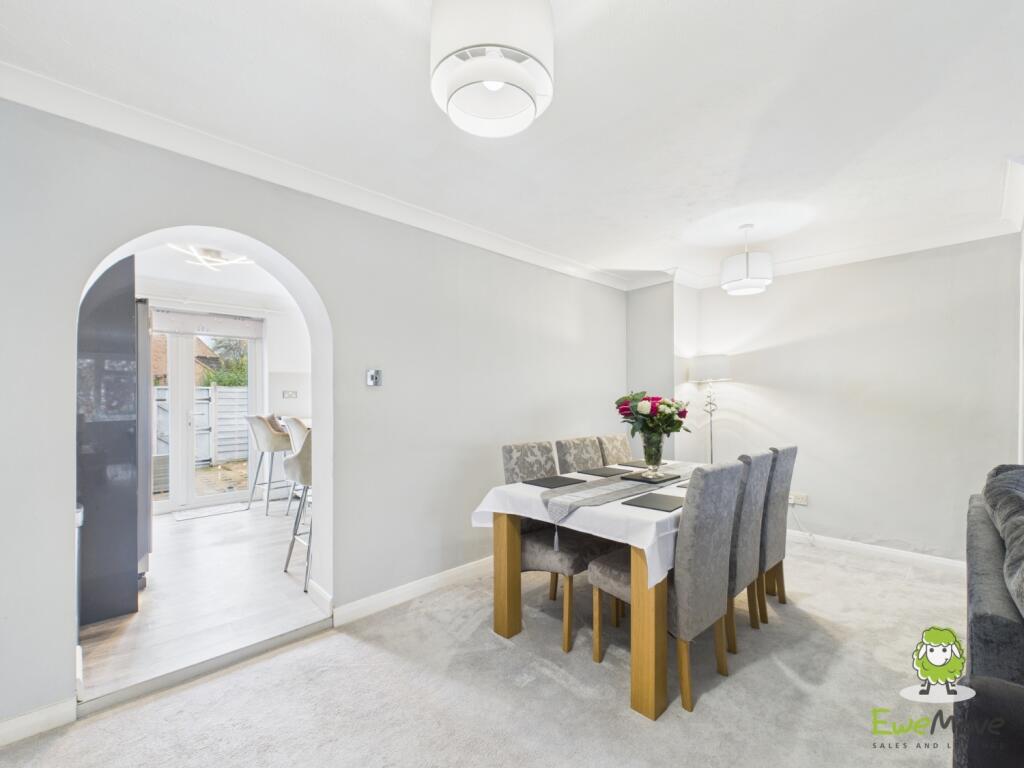 EweMove Estate Agents Basingstoke - Lea Close - Lo