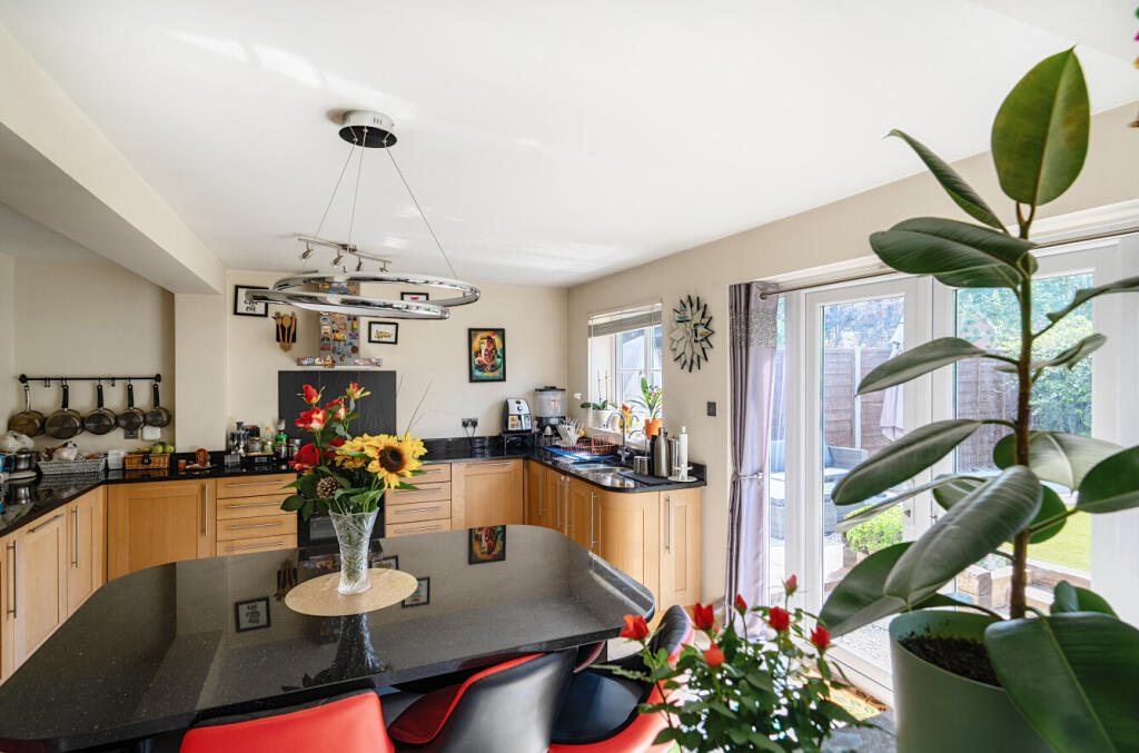 1294539-19-683045...