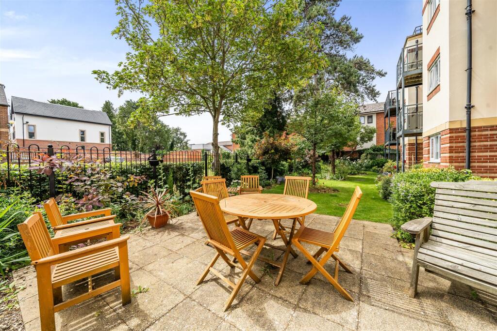 Owners Patio Area (2).jpg