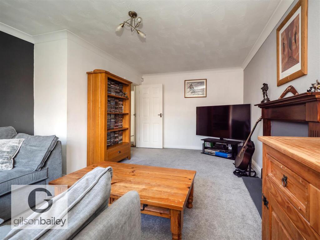 24AylesburyClose-13.jpg