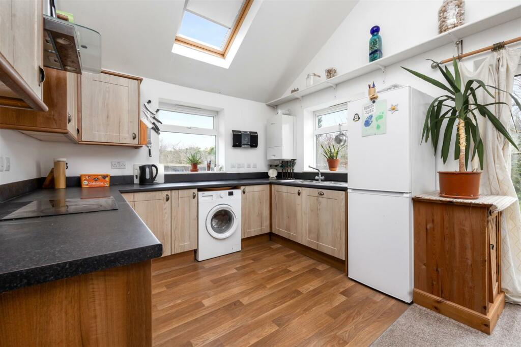 Lynchets Crescent KITCHEN.jpeg