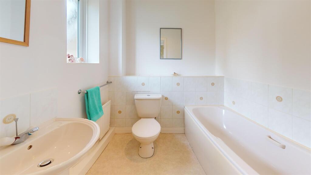 1-Ellar-Gardens-Bathroom.jpg