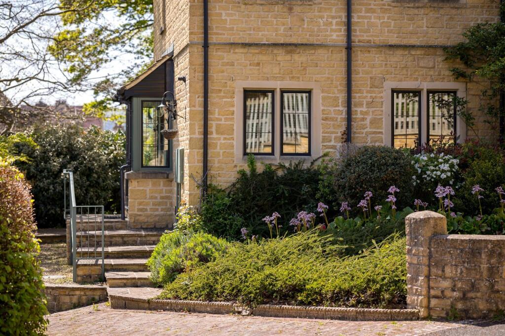 31 - Copper Beeches - GL6 6YE - Web.jpg