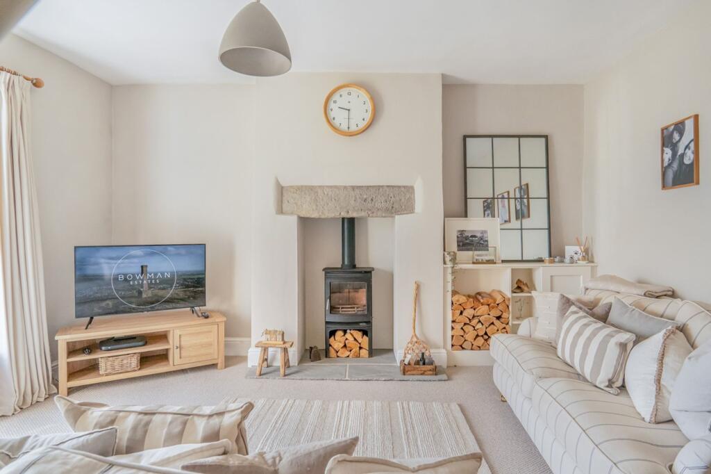 Second-Floor Lounge with Terrace