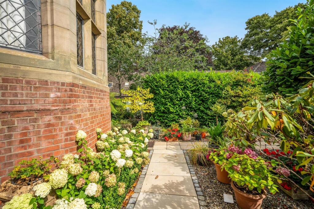 Communal Front Garden