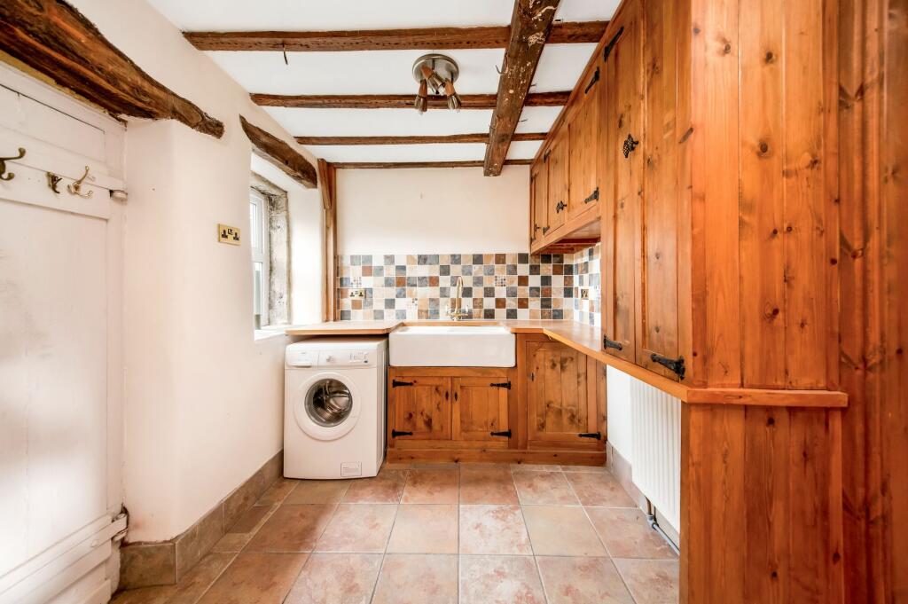 BOOTROOM / UTILITY ROOM