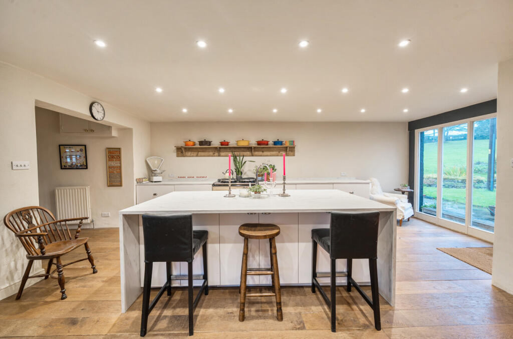 1369380-8-690a2f0...