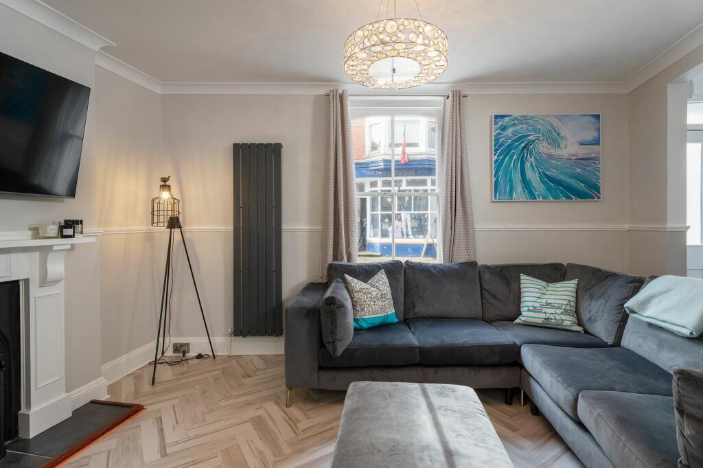 Living room-18 Lower St - Dartmouth