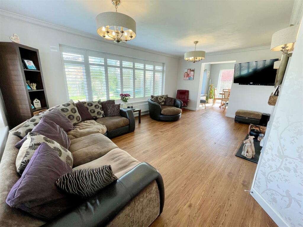 lounge2.jpg