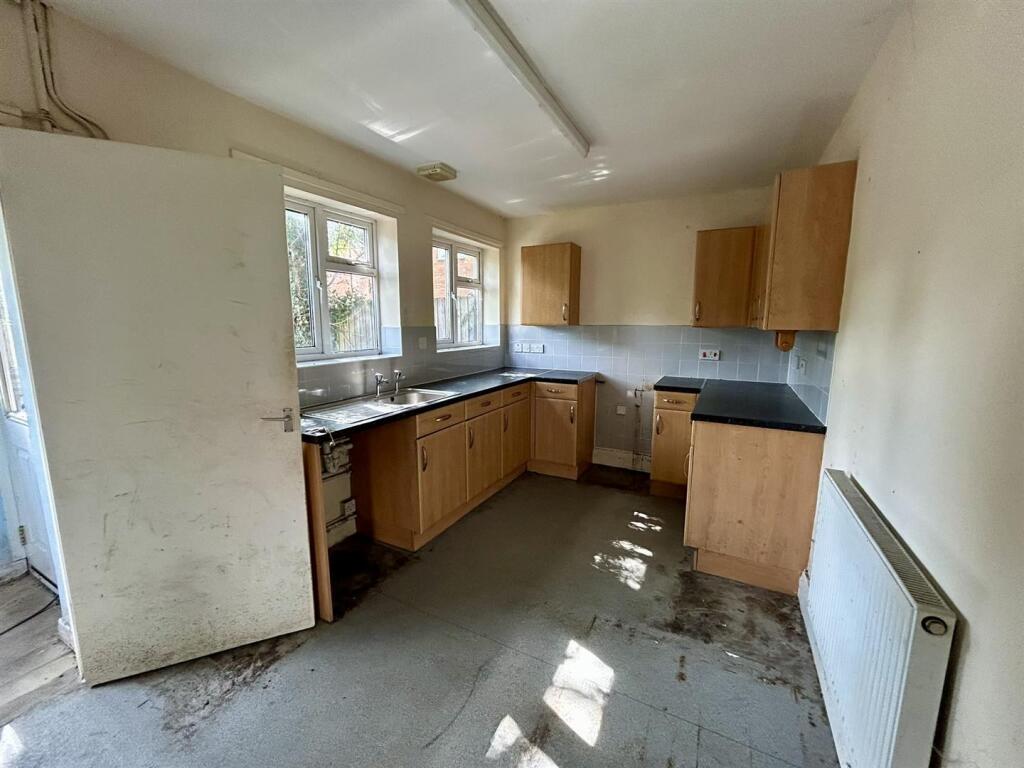 Kitchen (1).JPEG