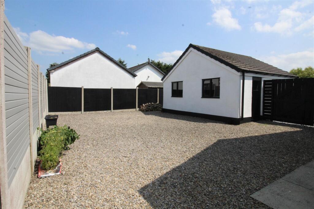 Fieldway, 4 Outside 3 New.JPG