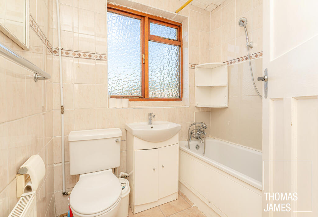 Firs Lane, family bathroom