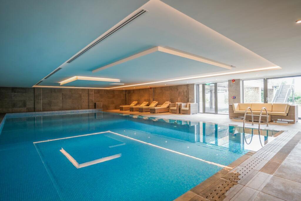 COMMUNAL FOYER AND LEISURE FACILITIES