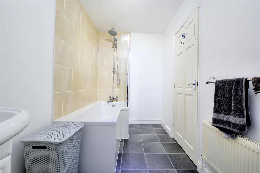 En-Suite Bathroom