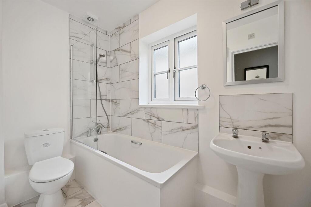 RCLR- 59 bryons mews- bathroom 3 (1).jpg