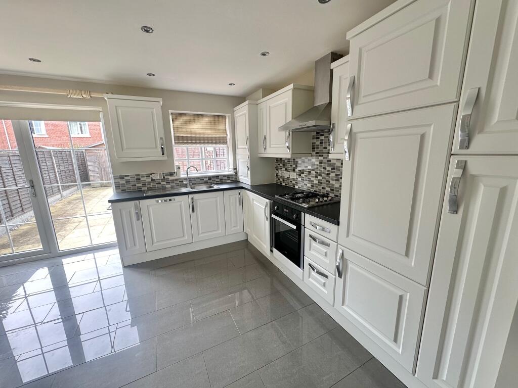10. Dining Kitchen