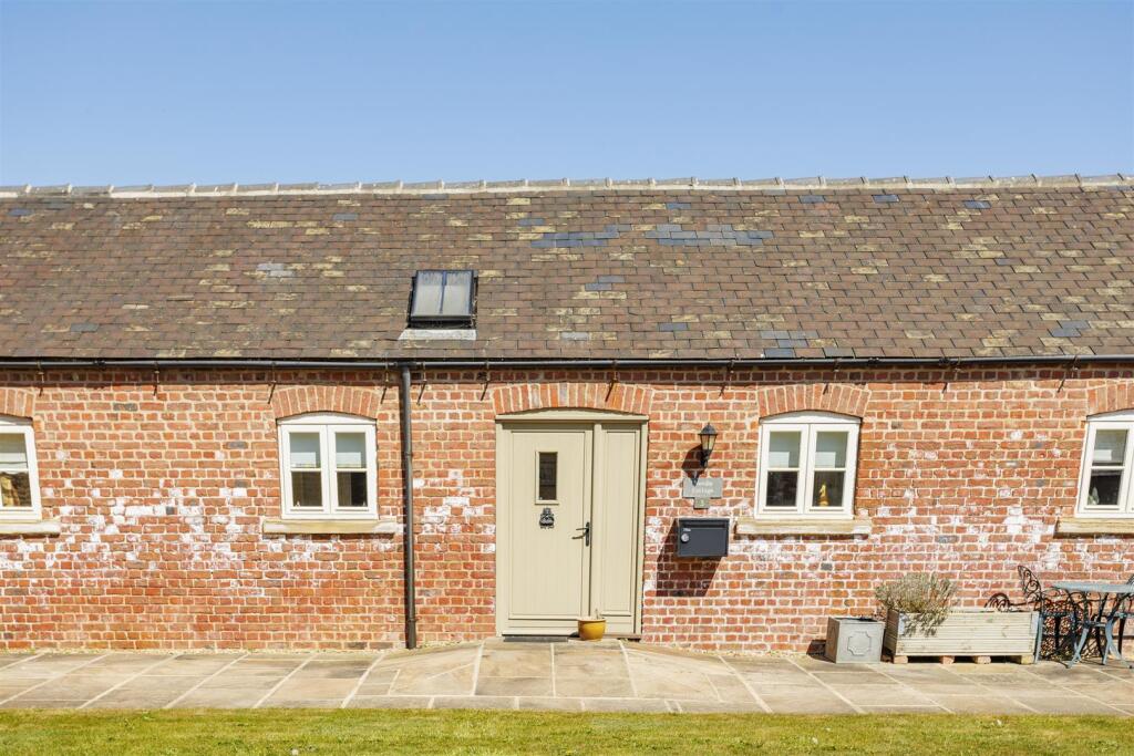 Neville_Cottage_23.jpg