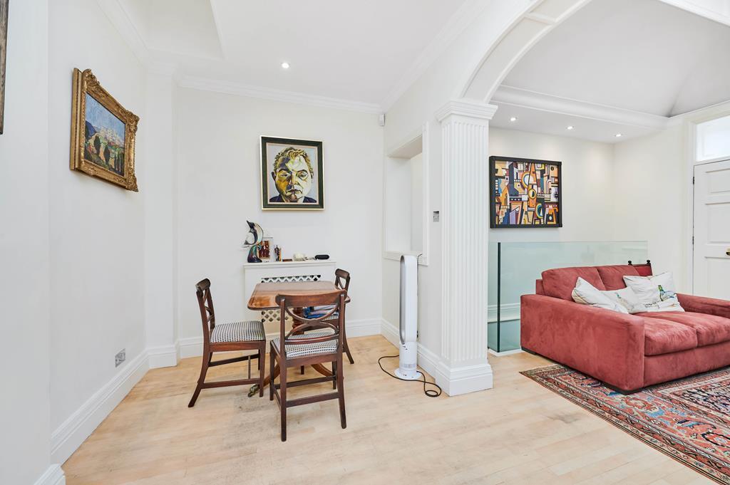 Ayrton_Wylie_-_81A_Chester_Square_London_SW1W_9DP_