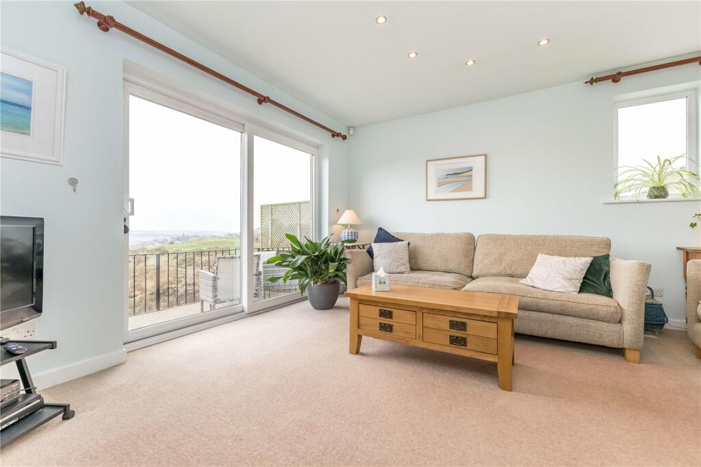 Lounge &amp; Dining Room