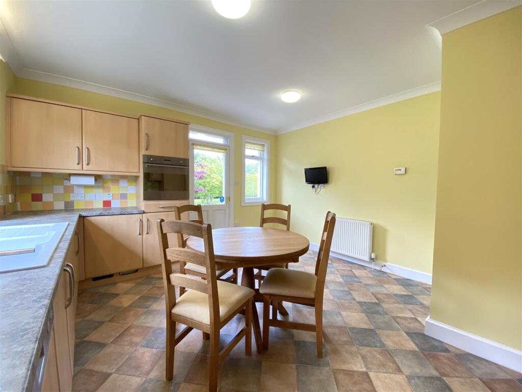 KITCHEN 2.JPG