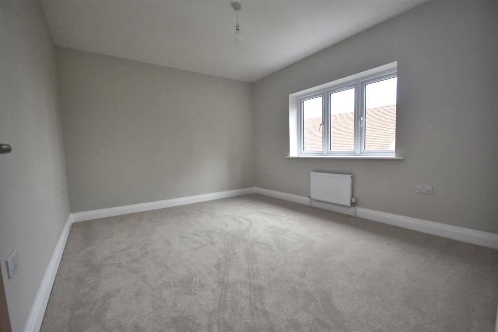 Bed 2.jpg