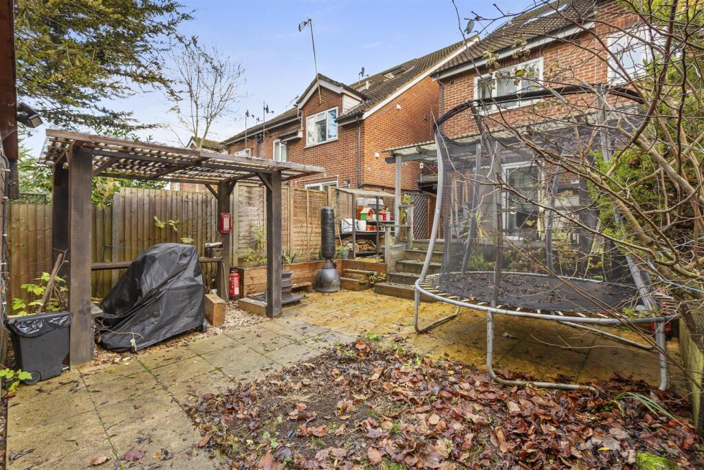 20 Davies Court, Carrington Rd, HP12 3JF-10.jpg