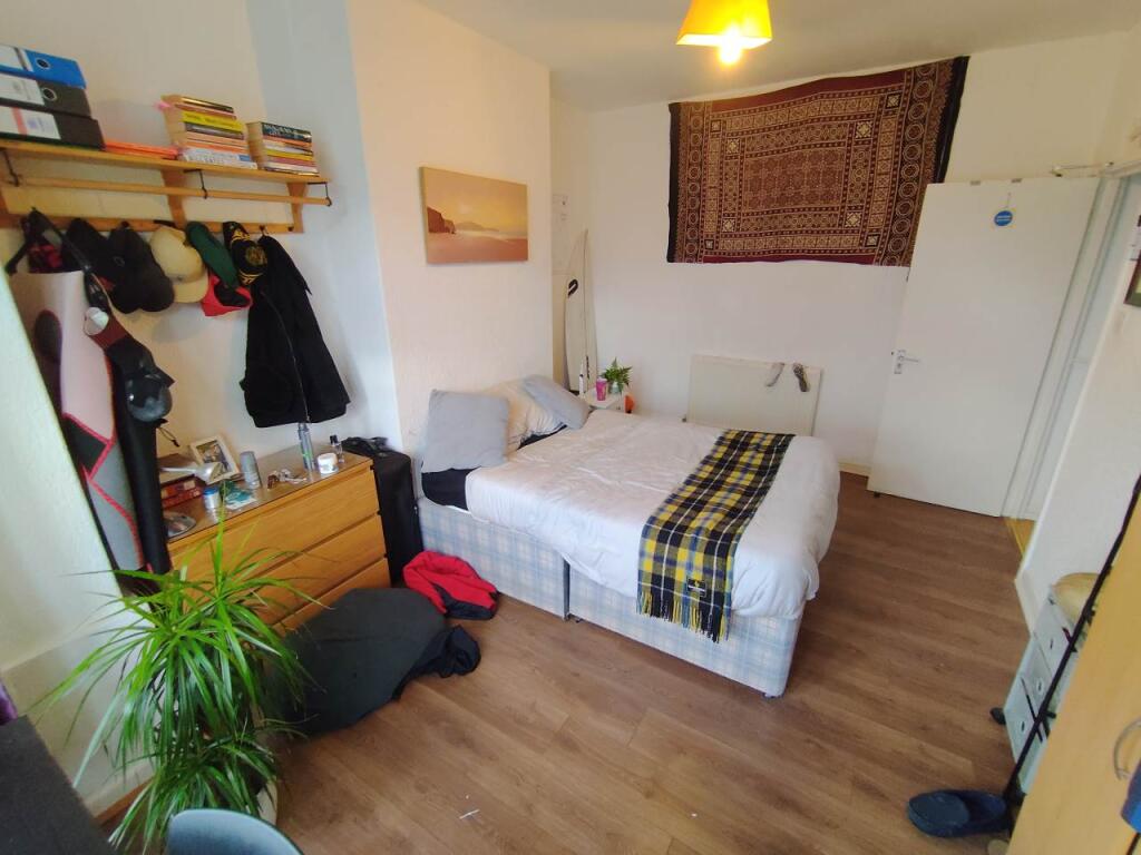 Bedroom 1 (2)