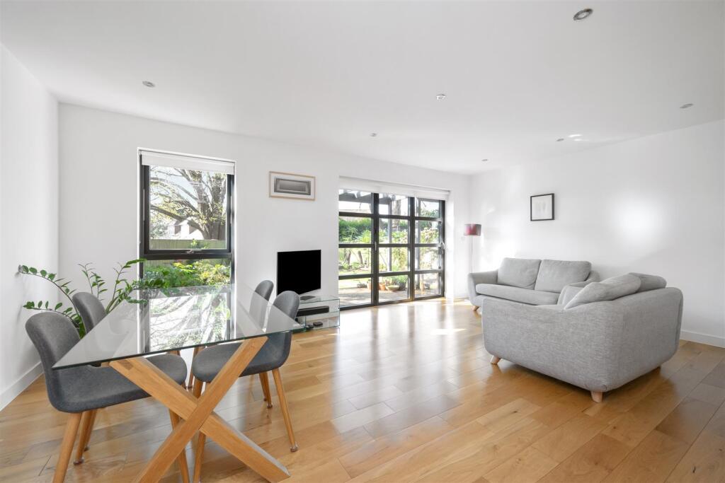 Sitting/Dining Room