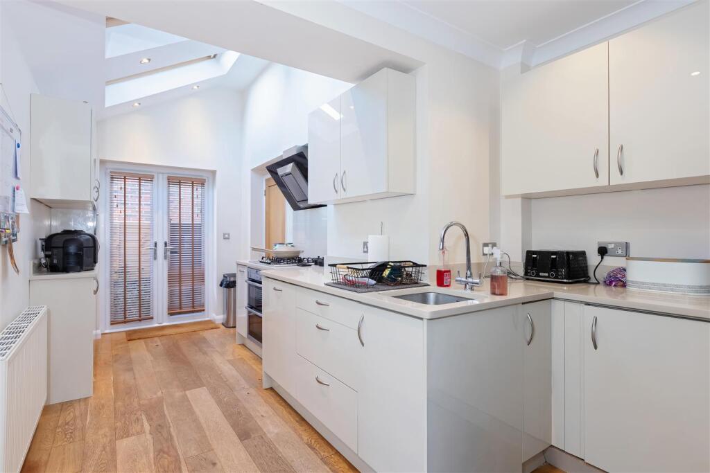 Cowdray Drive_16.jpg