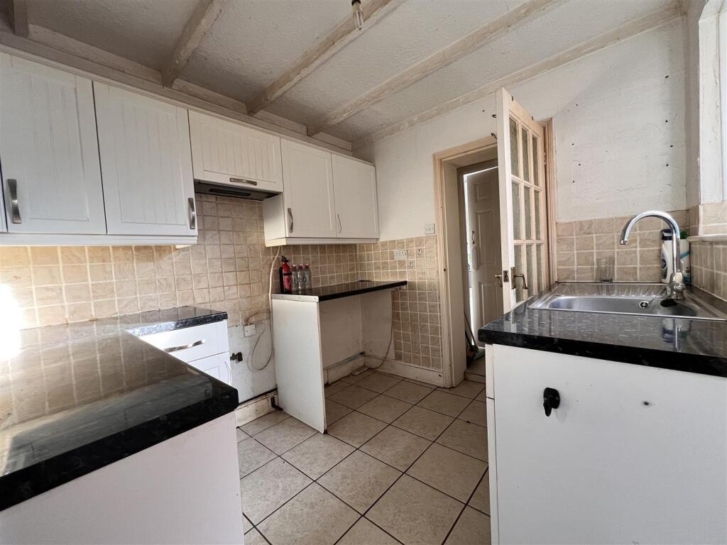 Kitchen: