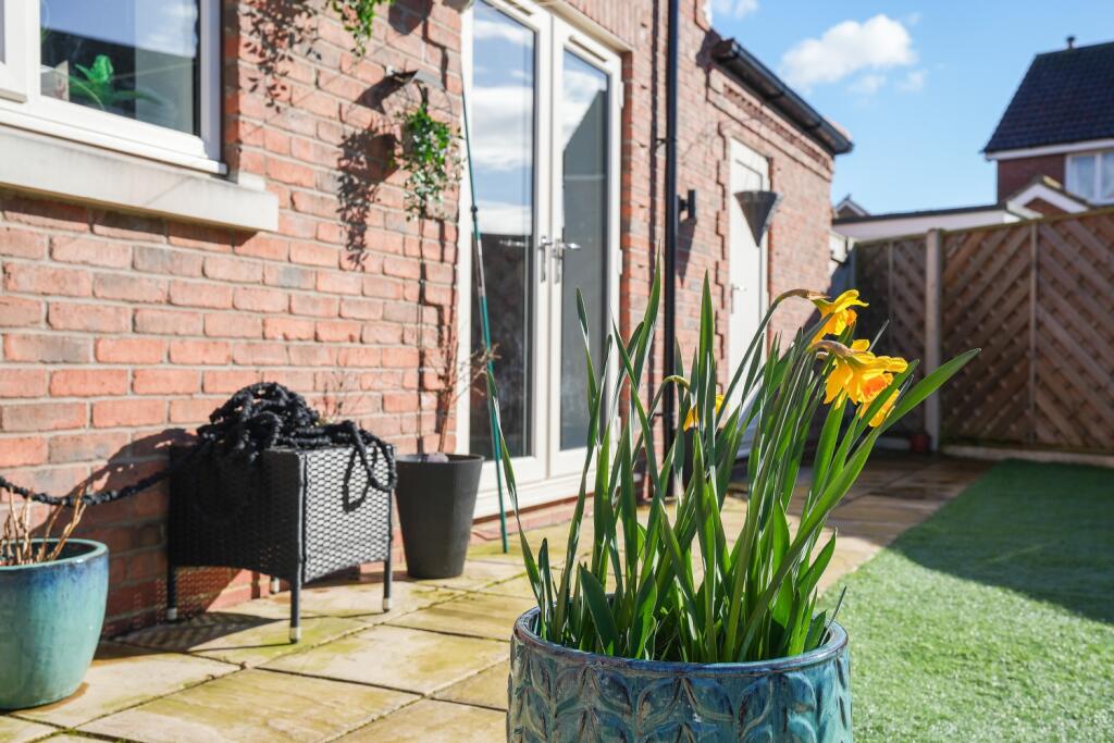 EweMove Estate Agent Scunthorpe Patio