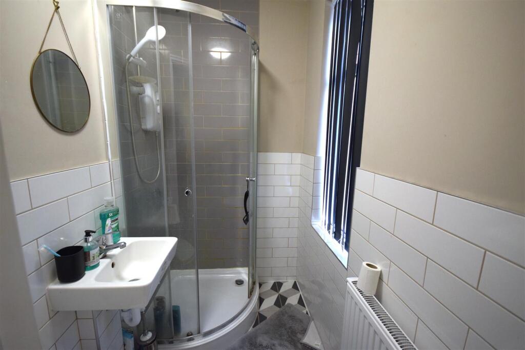 SHOWER ROOM ENSUITE