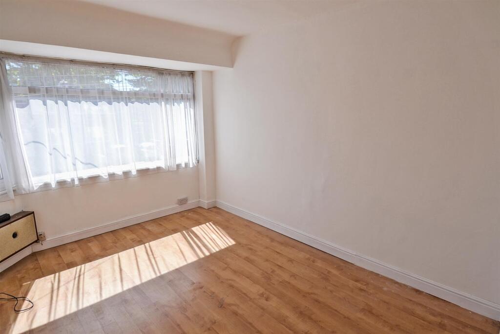 Bed 2.jpg