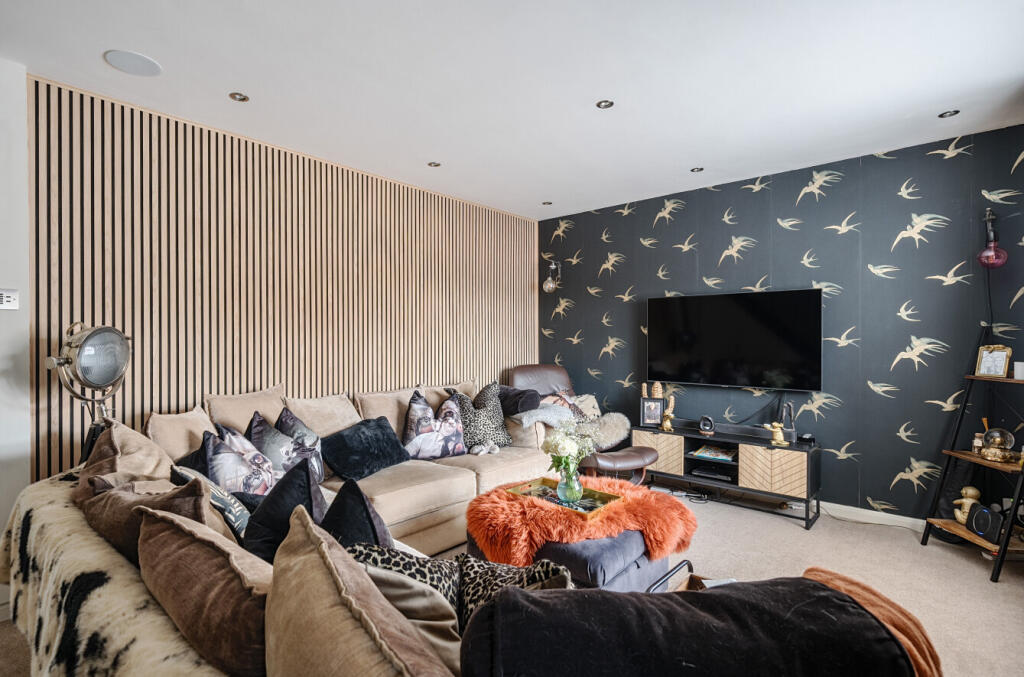 1305362-9-6841caf...