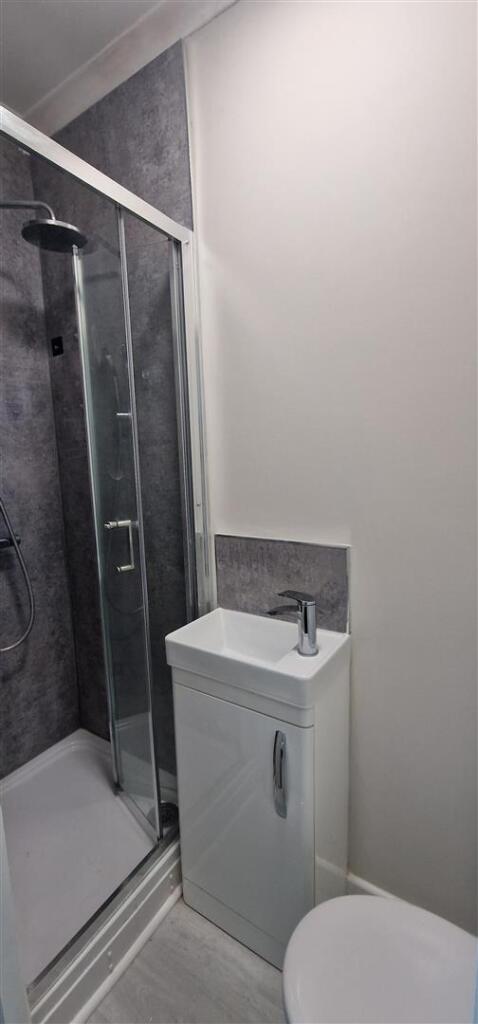 R1_Shower.jpg