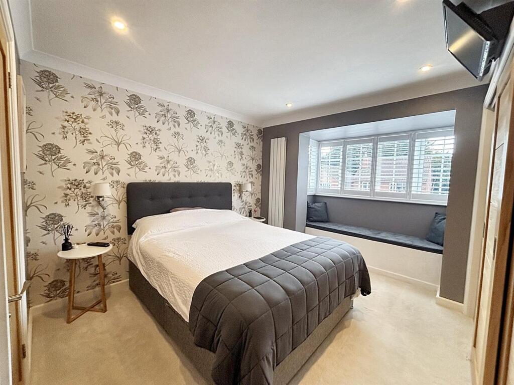 Bedroom 1.jpg