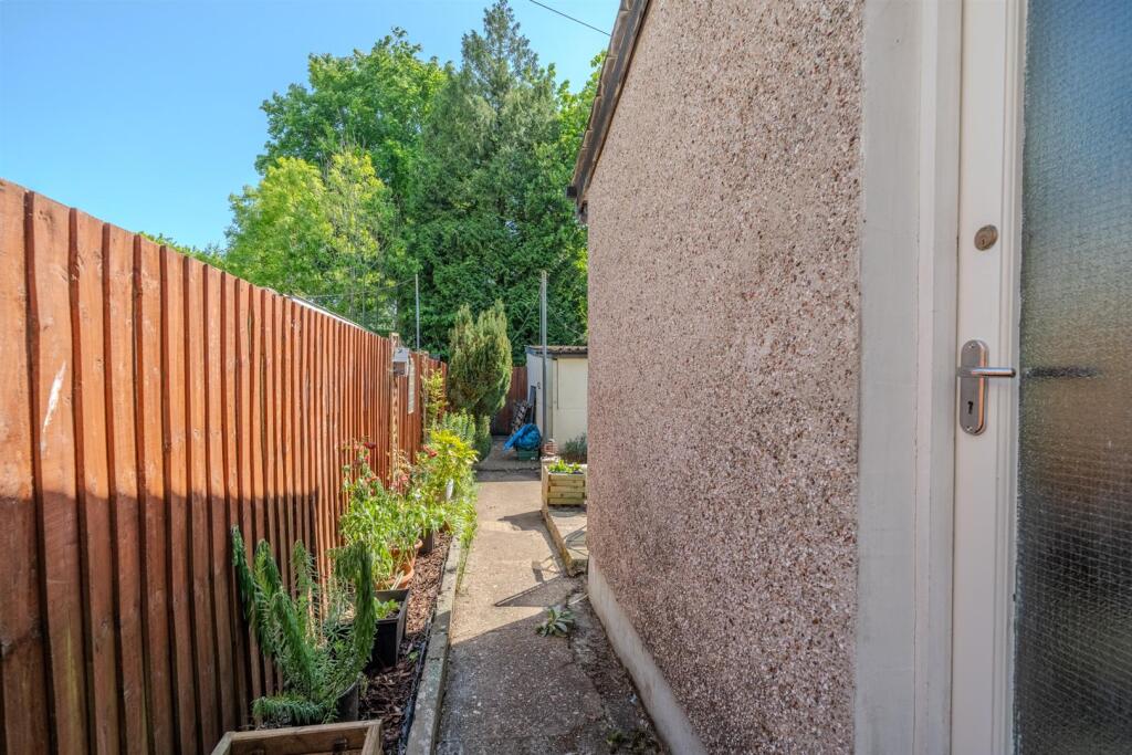 27 Belle Vue Road-21.jpg