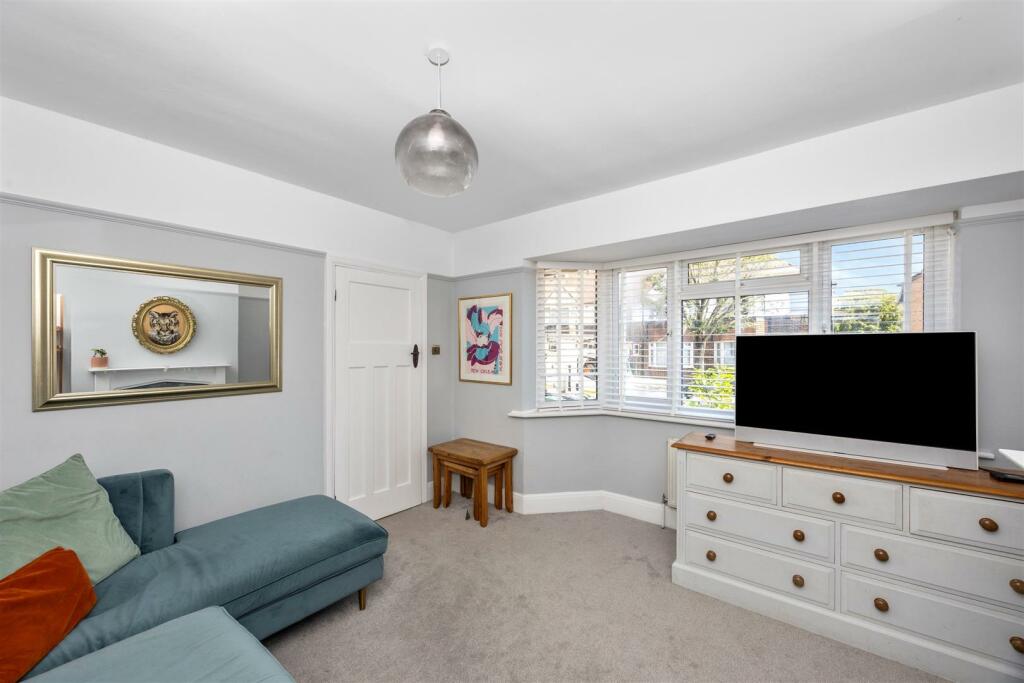 Rowan Avenue 104 LOUNGE 2.jpeg