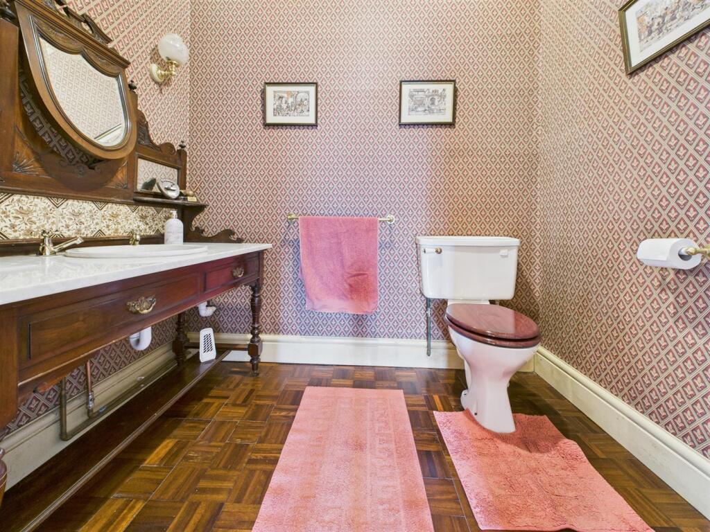 CLOACKROOM/WC