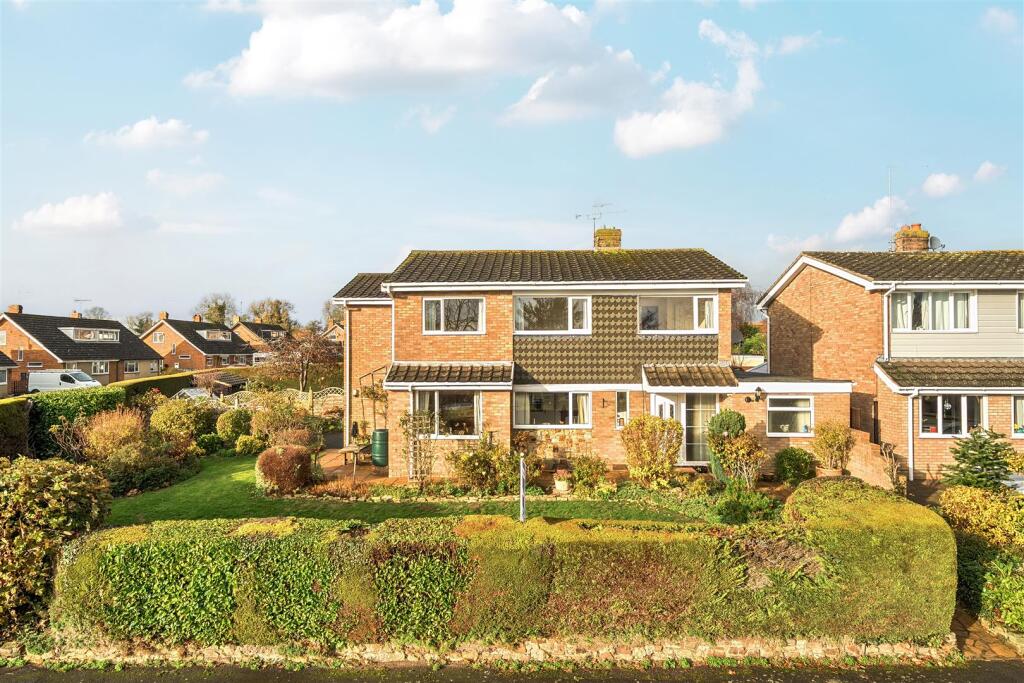 1 Bradden Way, Greens Norton (e) (3).jpg