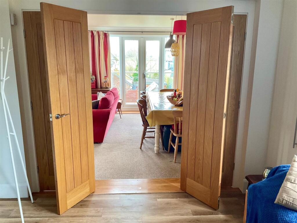 Reception room 3 or bedroom 6 pic2.jpg