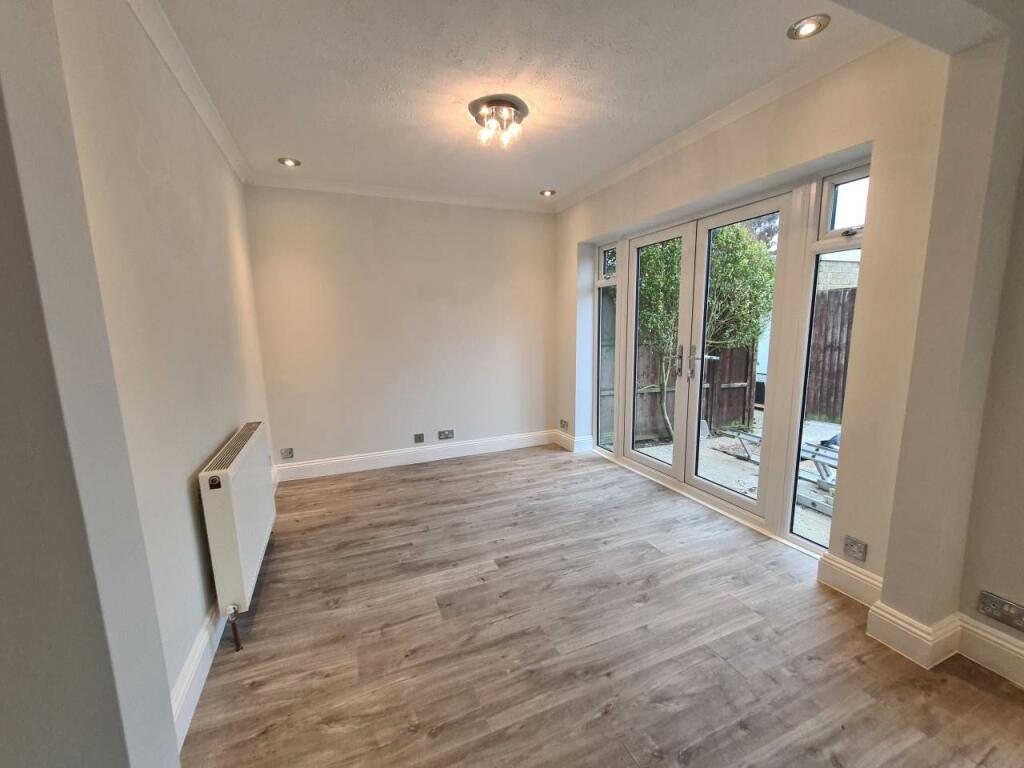Living Room image 1