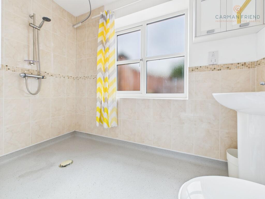 En Suite to Bedroom 4