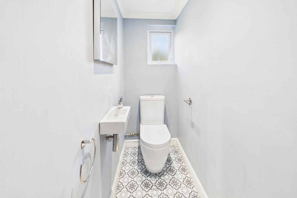 EweMove - Spalding - DownStairs WC