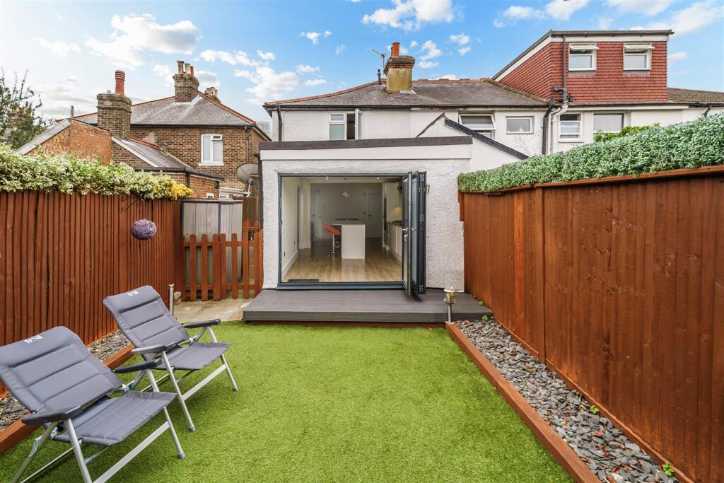 FERNDALE ROAD, 31 (6).jpg